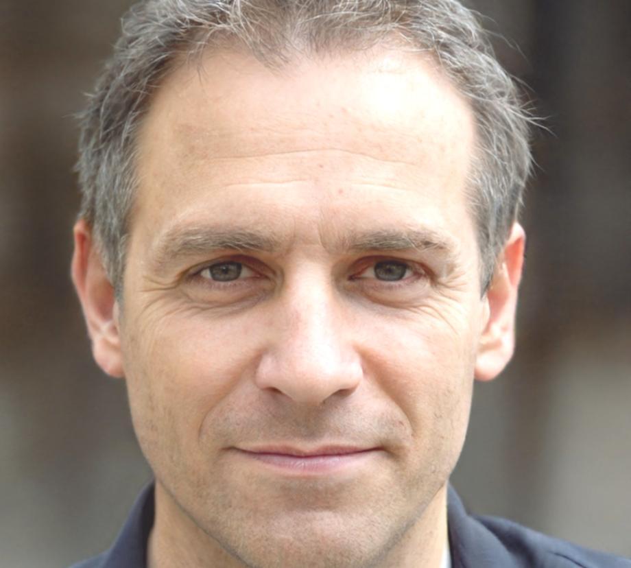 Portrait de Timéo Roussel, expert en analyse financière